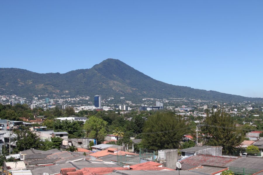 Sábado sin lluvias y con aumento de vientos en zonas altas del país