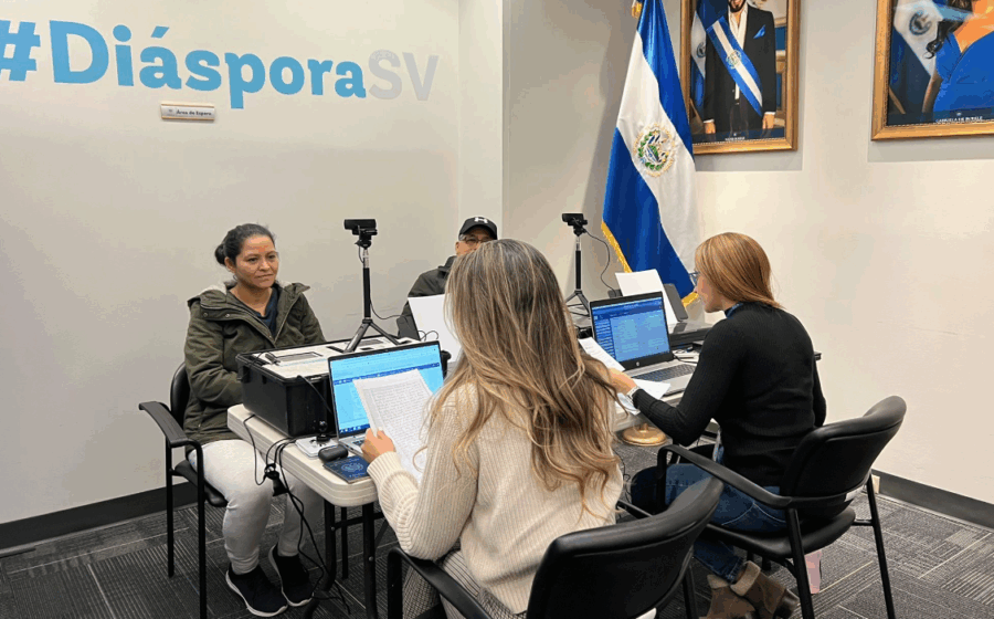 Casi un millón de salvadoreños en el exterior podrán votar para elecciones 2027