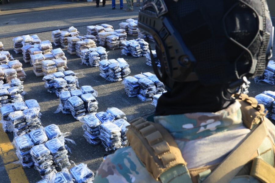 Autoridades panameñas decomisan 300 paquetes de droga en el pacífico