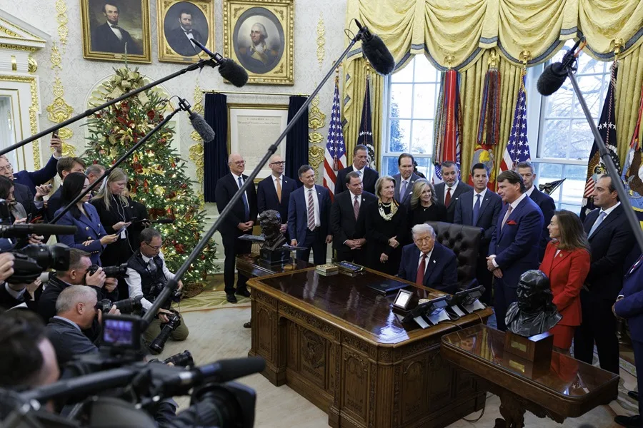 Trump dice que operaciones sobre Venezuela van más allá de presión