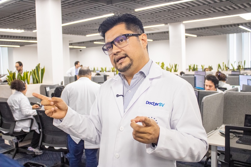 DoctorSV atendió a 350,000 pacientes en su primer mes de operación