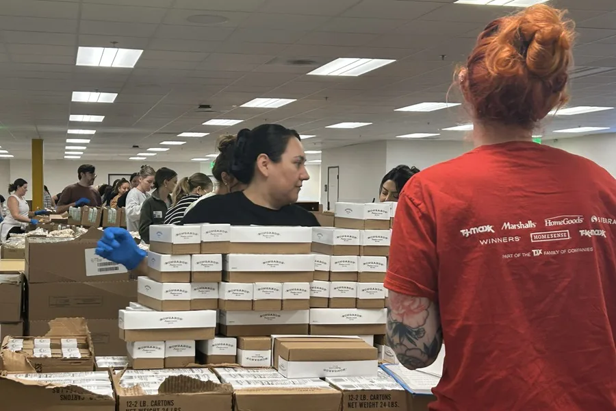 La inflación obliga a familias latinas a buscar ayuda en bancos de alimentos en EEUU