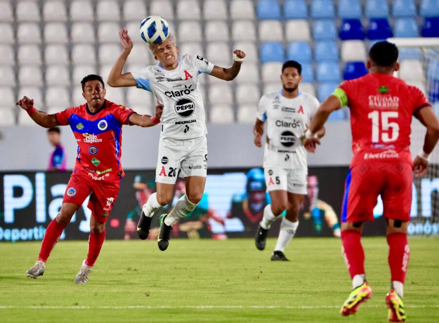 Los partidos de ida de las semifinales del Apertura 2025 se jugarán este domingo a las 3:00 de la tarde