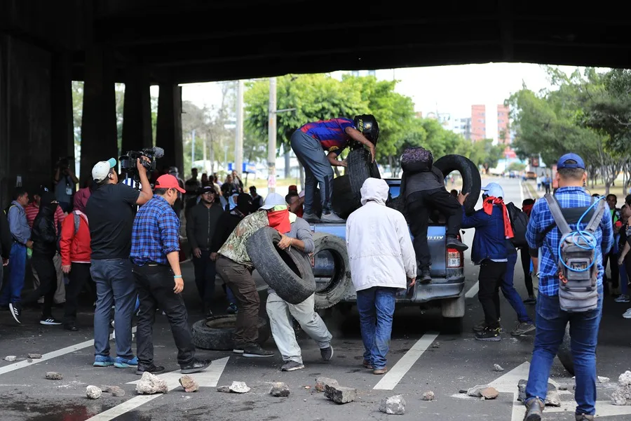 Honduras sigue sin resultados oficiales a dos semanas de elecciones y entre acusaciones de golpe y fraude