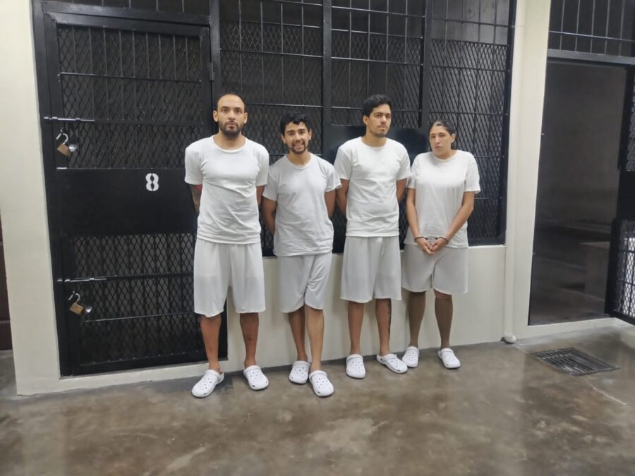 Dictan prisión provisional a un mexicano y tres venezolanos acusados de intentar abrir cajeros automáticos para extraer dinero