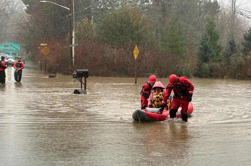 Más de 75,000 personas en alerta de evacuación por lluvias en el estado de Washington