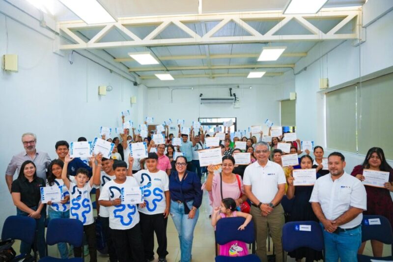 La Paz Este gradúa a 70 jóvenes en talleres vocaciones de serigrafía y cocina internacional