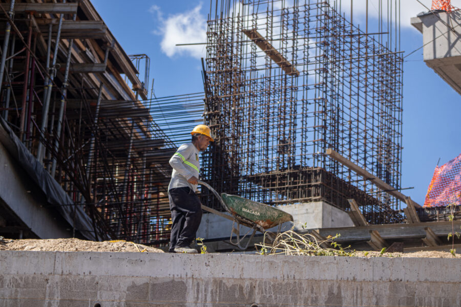 Constructores prevén inversión de hasta $4,000 millones en 2026 en El Salvador