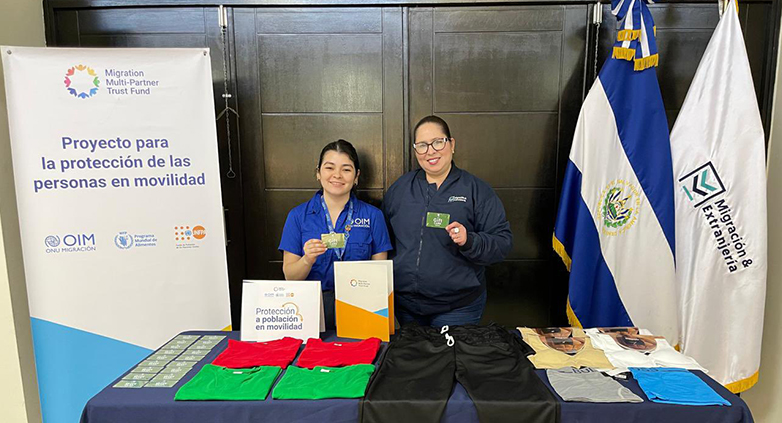 La OIM entrega más de 200 kits de higiene, vestuario y supermercado a salvadoreños deportados