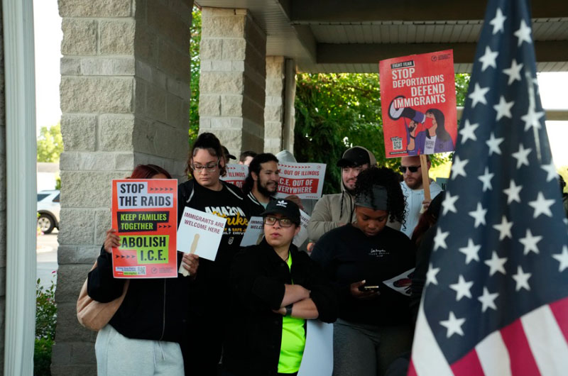 Senador demócrata pide cuentas al Gobierno Trump sobre detención de ciudadanos en Illinois