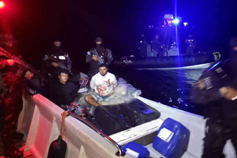 Detienen a dos salvadoreños que se movilizaban en lancha con cocaína valorada en $11.3 millones