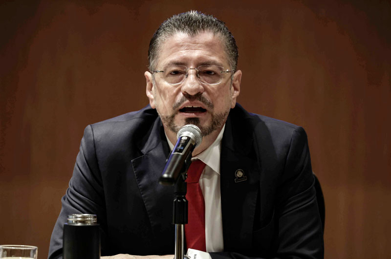 Rodrigo Chaves asumió papel central en campaña electoral costarricense a favor de su candidata
