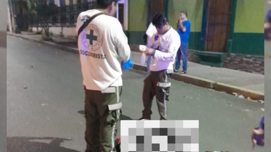 Un motociclista muere tras ser impactado en la calle Arce en San Salvador