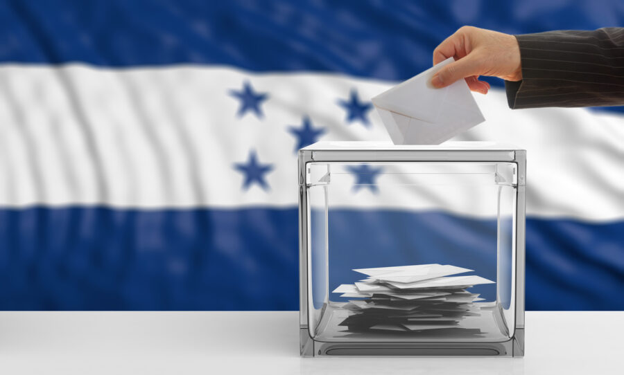 ¿Por qué se retrasa tanto el resultado de las elecciones en Honduras?