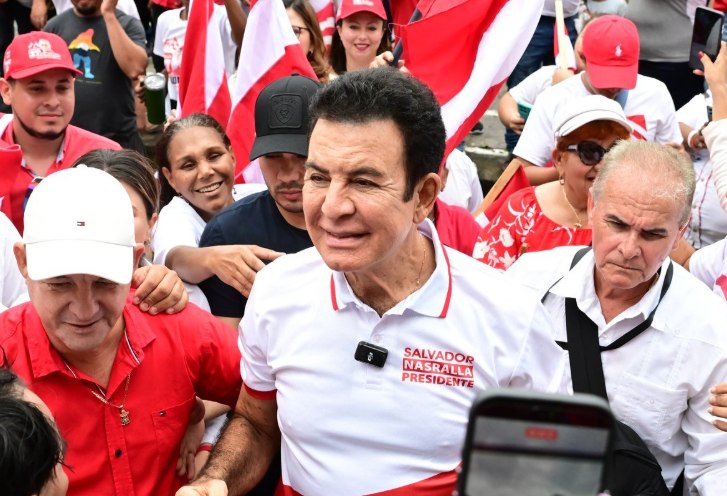 Salvador Nasralla sigue liderando y se aleja de Nasry Asfura escrutado el 80% de los votos en Honduras