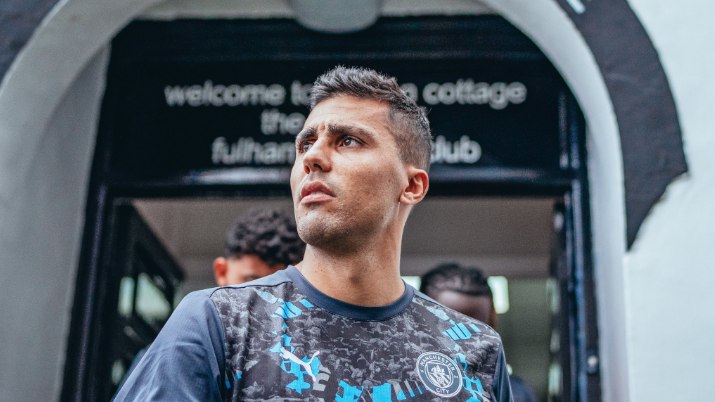 Rodri, centrocampista del Manchester City, sigue en duda para enfrentar al Real Madrid