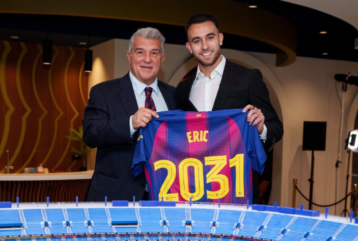 El defensor Eric García renueva con el Barça hasta 2031 y dice sentirse un líder natural