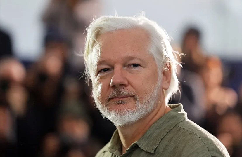El fundador de WikiLeaks denuncia a Fundación Nobel por «facilitar crímenes de guerra» con premio a Machado