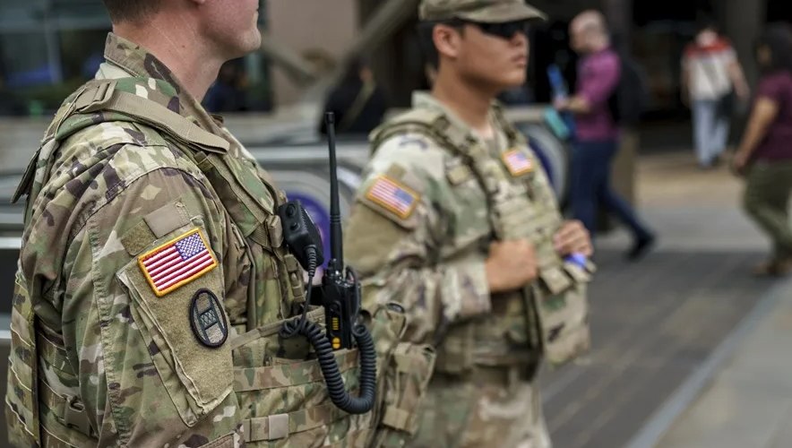 Una corte de apelaciones le permite a Trump mantener a la Guardia Nacional en Washington