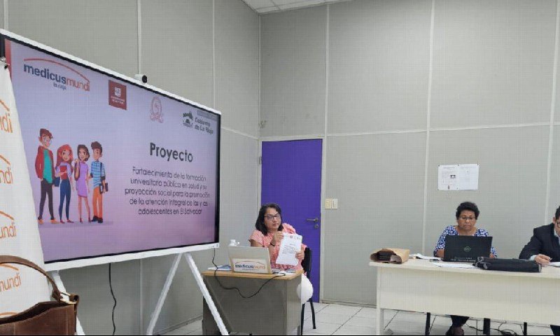 Universidad de La Rioja, España, capacita a 32 profesionales en salud adolescente en El Salvador