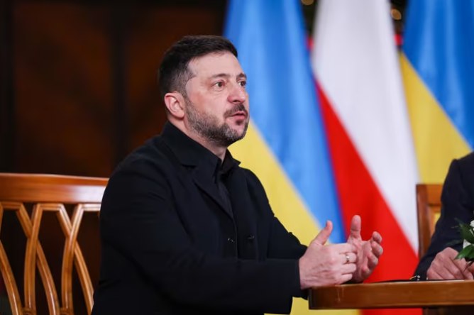 Zelenski niega que Kiev atacara una residencia de Putin en Nóvgorod y acusa a Rusia de «socavar» la diplomacia