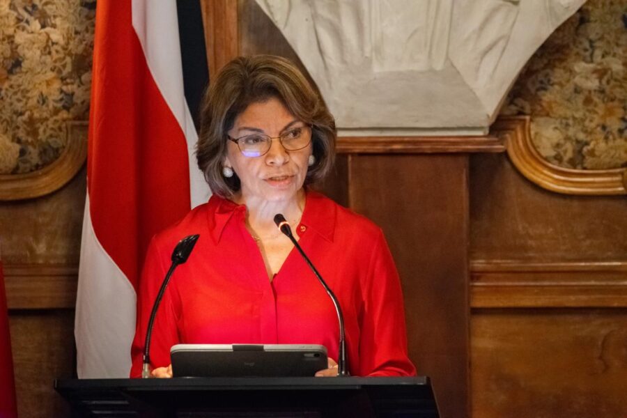 Laura Chinchilla, expresidenta de Costa Rica, advierte que Latinoamérica ha perdido relevancia por su fragmentación