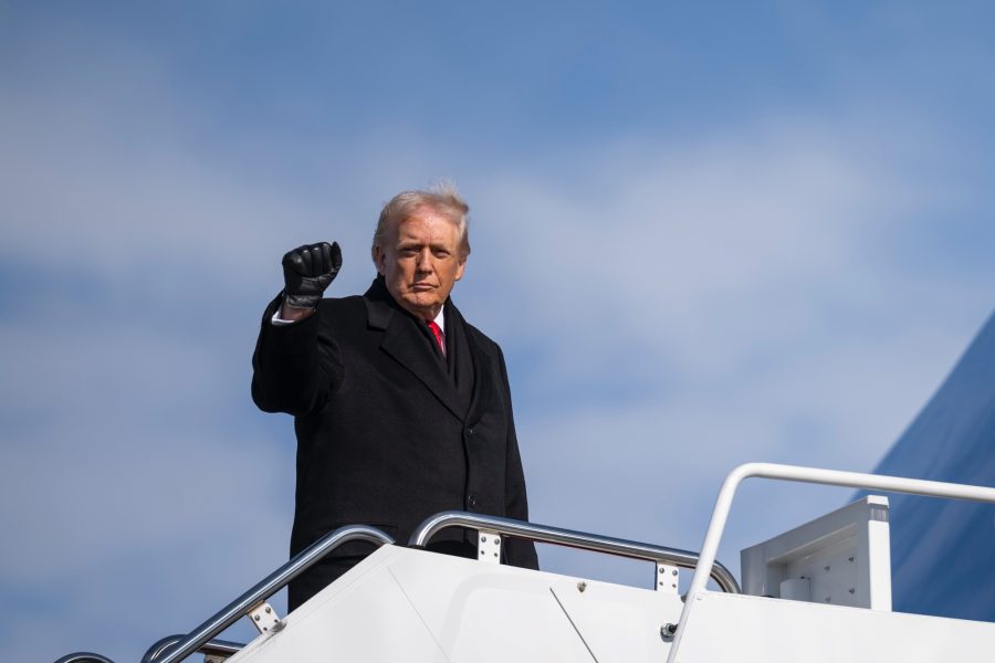 Trump asegura que «una flota mayor» que la enviada a Venezuela va hacia Irán y amenaza con un ataque al país