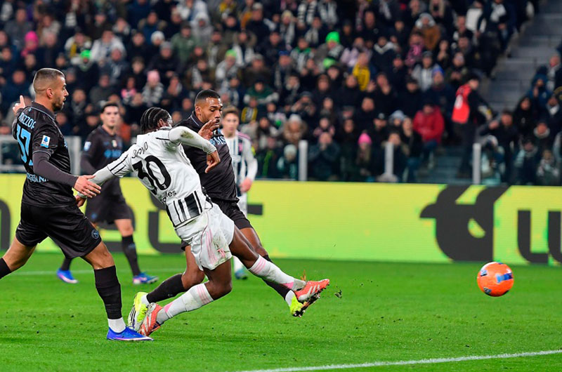La «Juve» sentencia al Nápoles, que se aleja del liderato