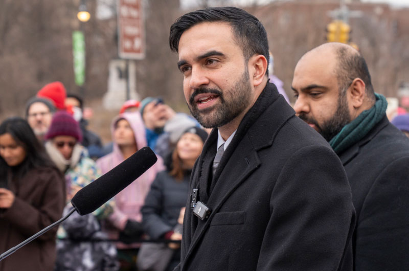 Mamdani firma órdenes ejecutivas a favor del consumidor y contra las tarifas ocultas