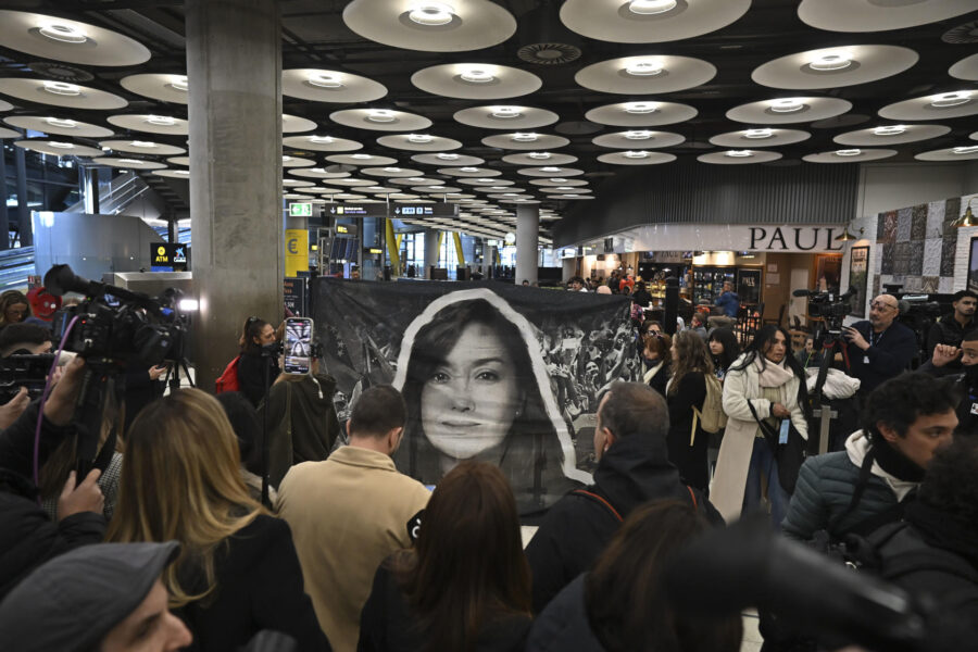 Llegan a España los cinco presos españoles liberados en Venezuela