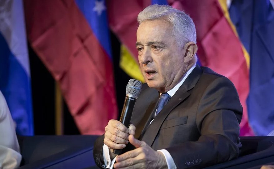 Álvaro Uribe: «Nada se hace si después de haber sacado a Maduro dejan al régimen» chavista