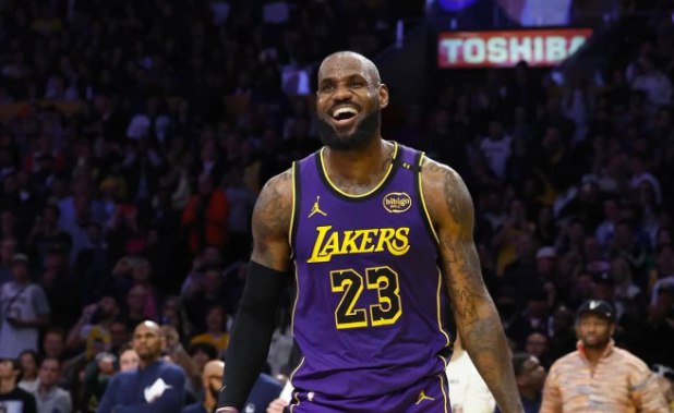 LeBron James, a un juego de quedar fuera de los premios de la NBA