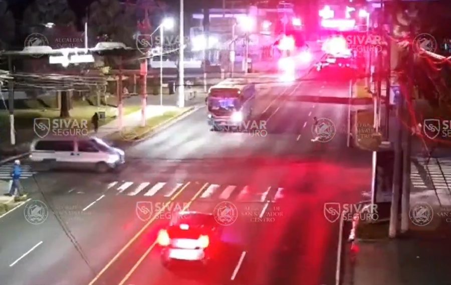 Video: cámaras de Sivar Seguro captan accidente donde motociclista murió tras chocar con un bus en Paseo Escalón