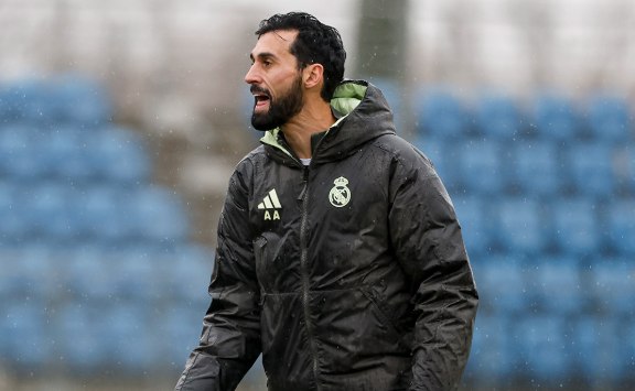 El Real Madrid se enfrenta a un Benfica dirigido por Mourinho en busca del top ocho de la Champions