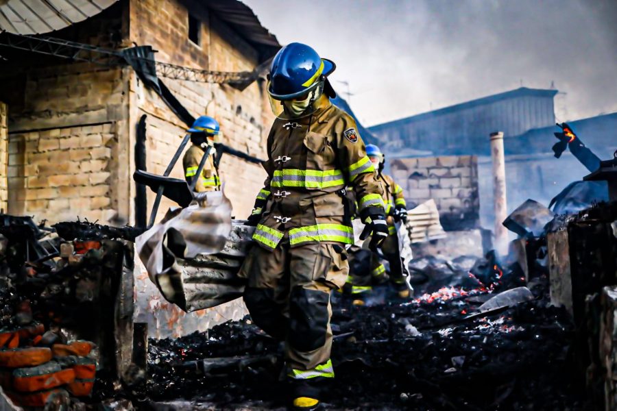 Tres personas fallecieron en incendio de gran magnitud en el centro capitalino