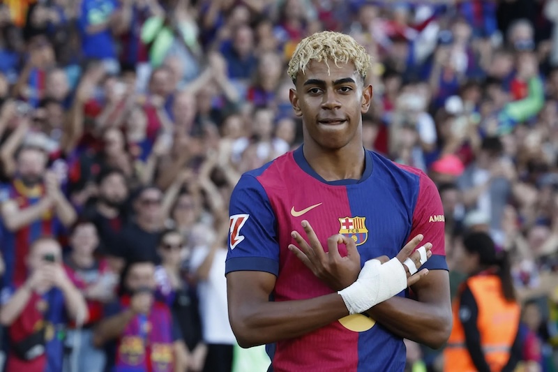 Lamine Yamal guía al Barça con triplete ante Villarreal