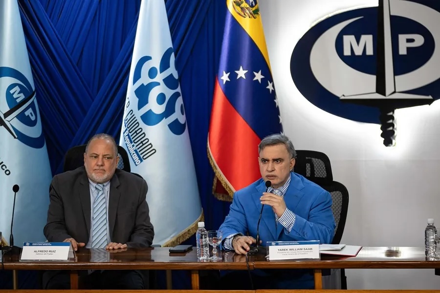 Renuncian el fiscal general y el defensor del pueblo de Venezuela
