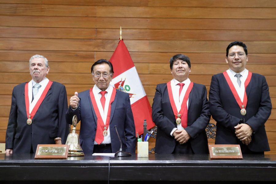 El nuevo presidente de Perú se declara independiente y dice que no tiene partido político