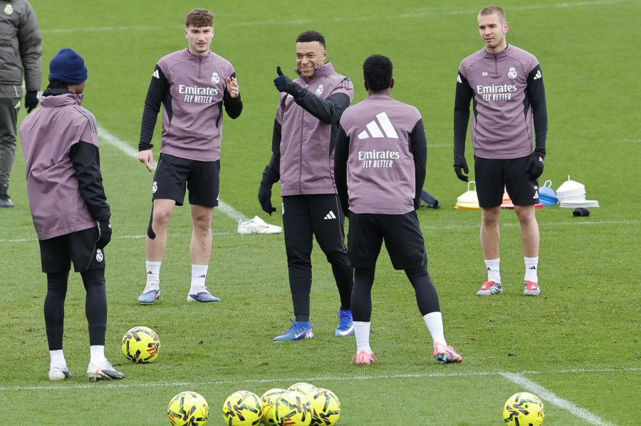 Kylian Mbappé vuelve a entrenar con el Madrid y jugará ante Real Sociedad