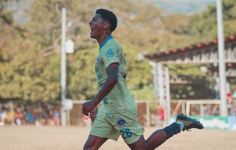 FAS supera a AD Izalco tras un duelo exigente y toma ventaja en el grupo E