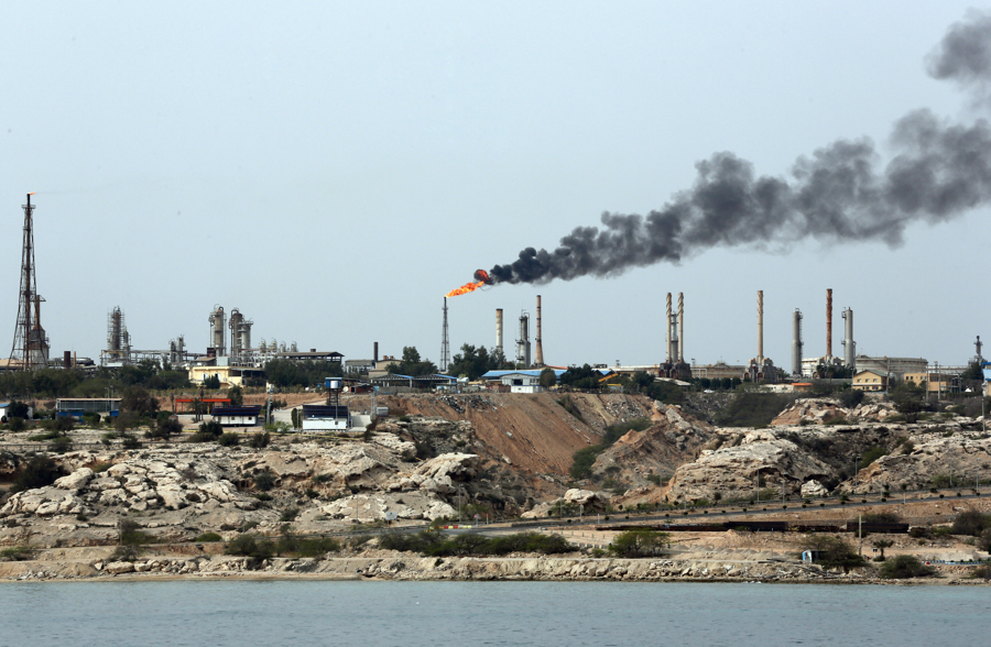 EE. UU. ataca la isla petrolera iraní, Jarg,  y escala guerra regional