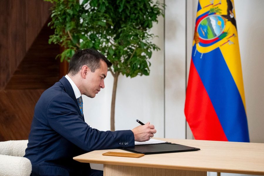 Daniel Noboa afirma que el funcionario de salud asesinado se negó a firmar contrataciones para mafias