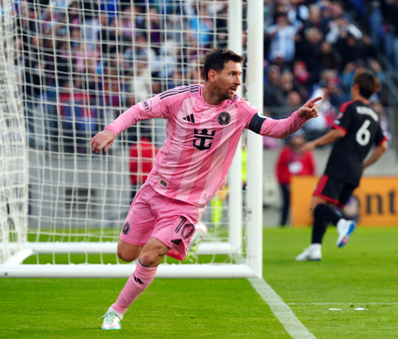 Lionel Messi anota el gol 900 de su carrera ante el Nashville