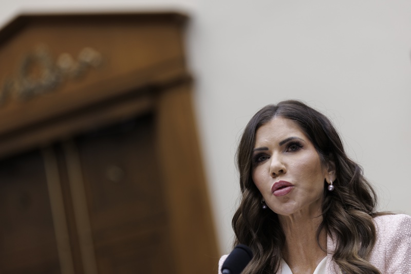 Trump destituye a la Secretaria de Seguridad Nacional, Kristi Noem