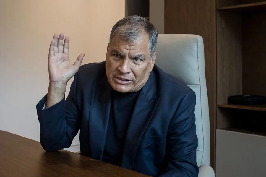 Juez ecuatoriano suspende por nueve meses al partido de Correa por investigación de lavado de dinero