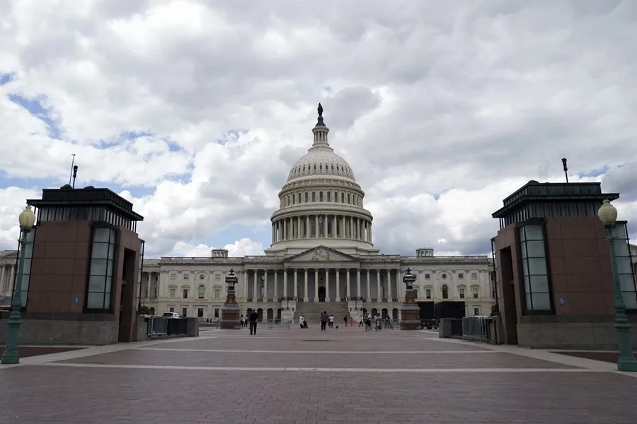 Senado de EE.UU. rechaza moción para frenar ofensiva contra Irán