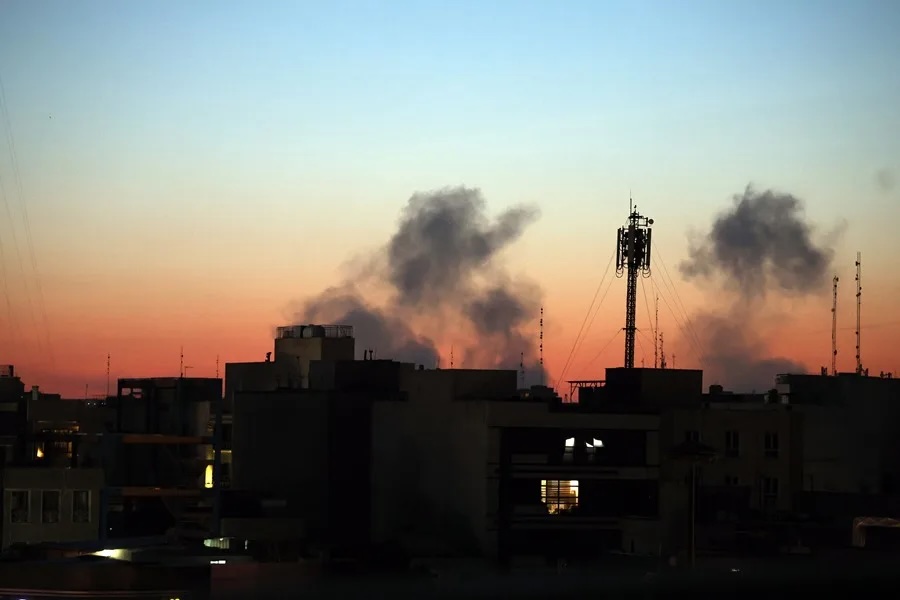 Trump afirma que Irán «se ha rendido ante sus vecinos» y promete un ataque «muy duro» contra el país