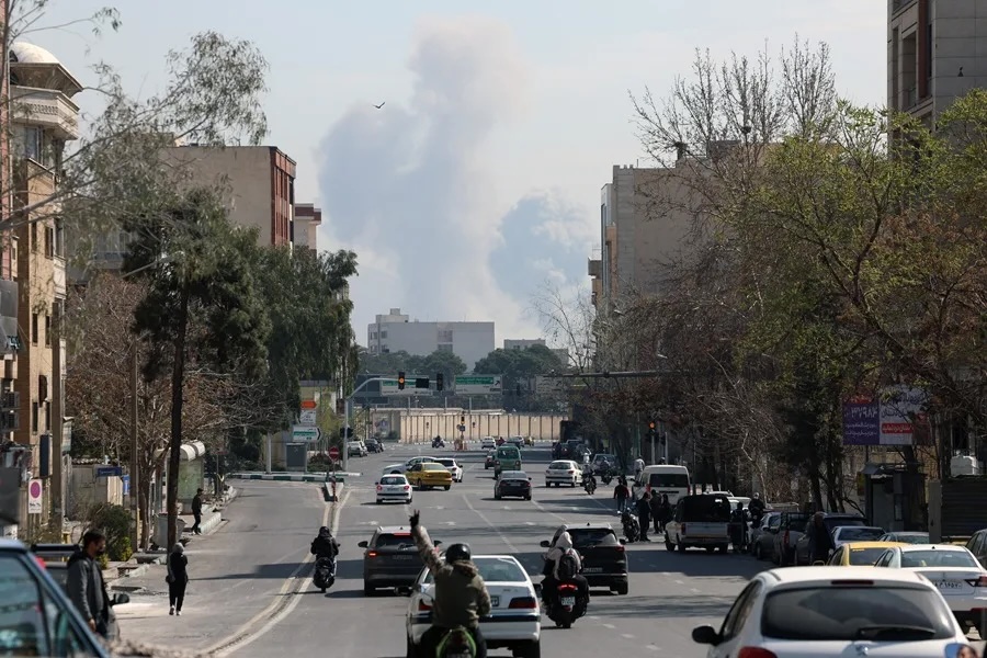 Unas 100,000 personas han huido de la capital iraní en los primeros días de ofensiva
