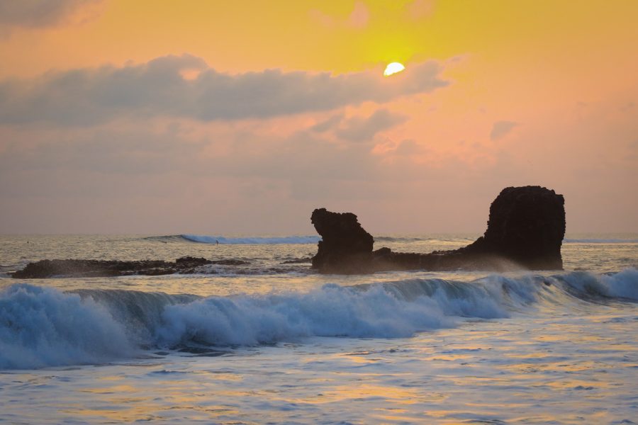 Prevén olas de hasta dos metros en el litoral salvadoreño por tormentas extratropicales: Marn