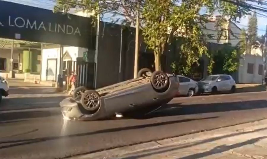 Accidentes de tránsito de este jueves dejan tres vehículos volcados en San Salvador y Soyapango